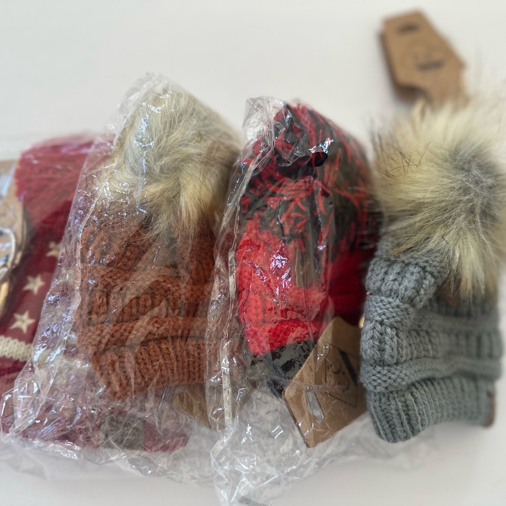 C.C Rust Knit Pom-Pom Keychain - Picture 4 of 4